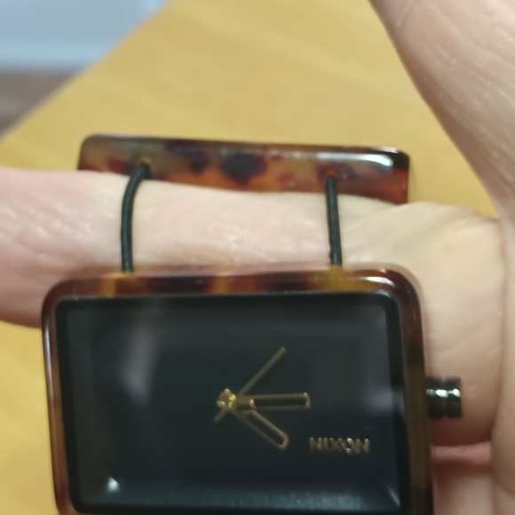 X The Vega Tortoise shell acrylic w/elastic band Black Dial 3 gold hand movement - Picture 6 of 11